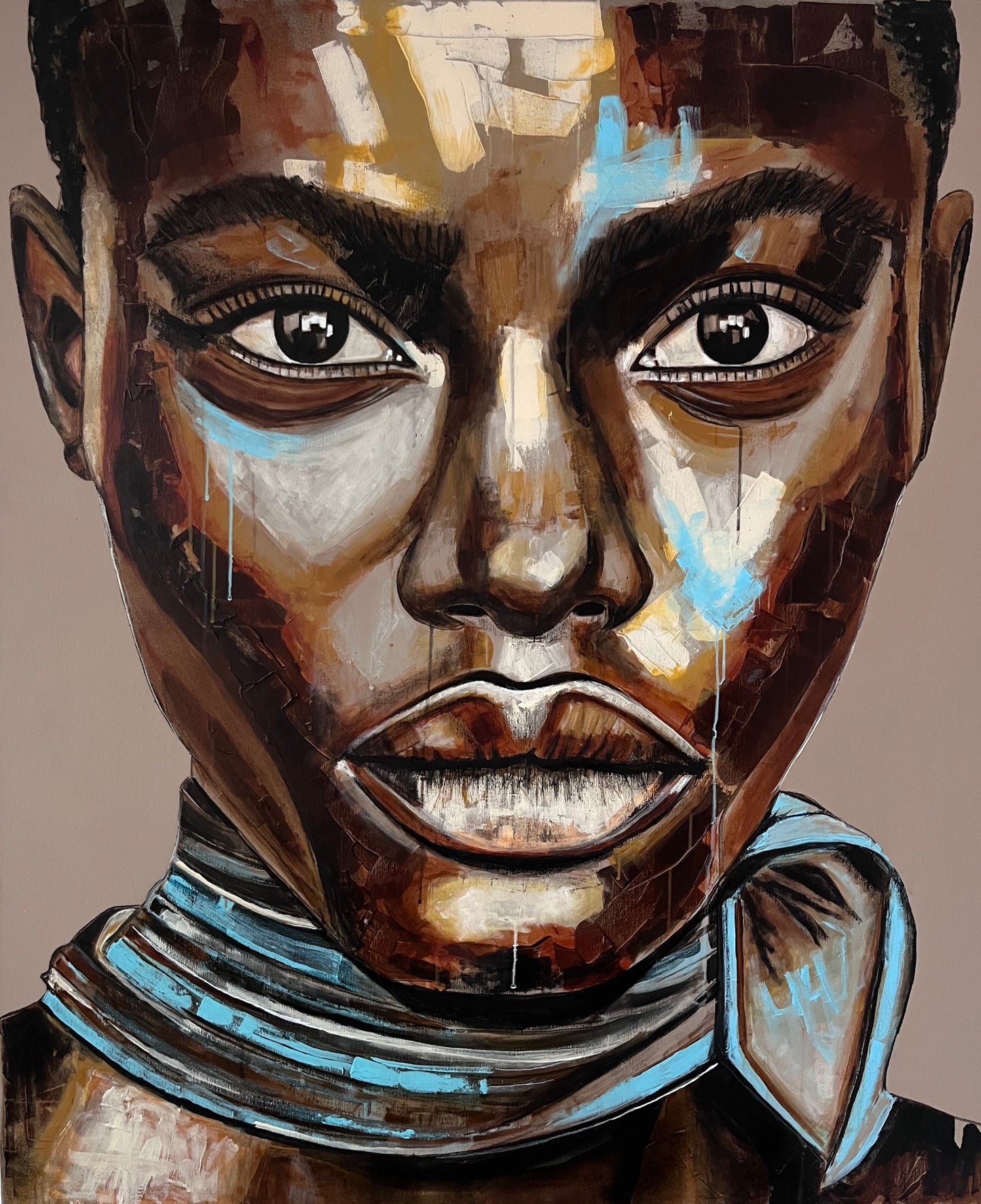 Mező Mariann: Unshaken – 120x100 cm-es eredeti kortárs akril és olaj festmény, textúrált nagyméretű női portré türkiz és barna tónusokkal.