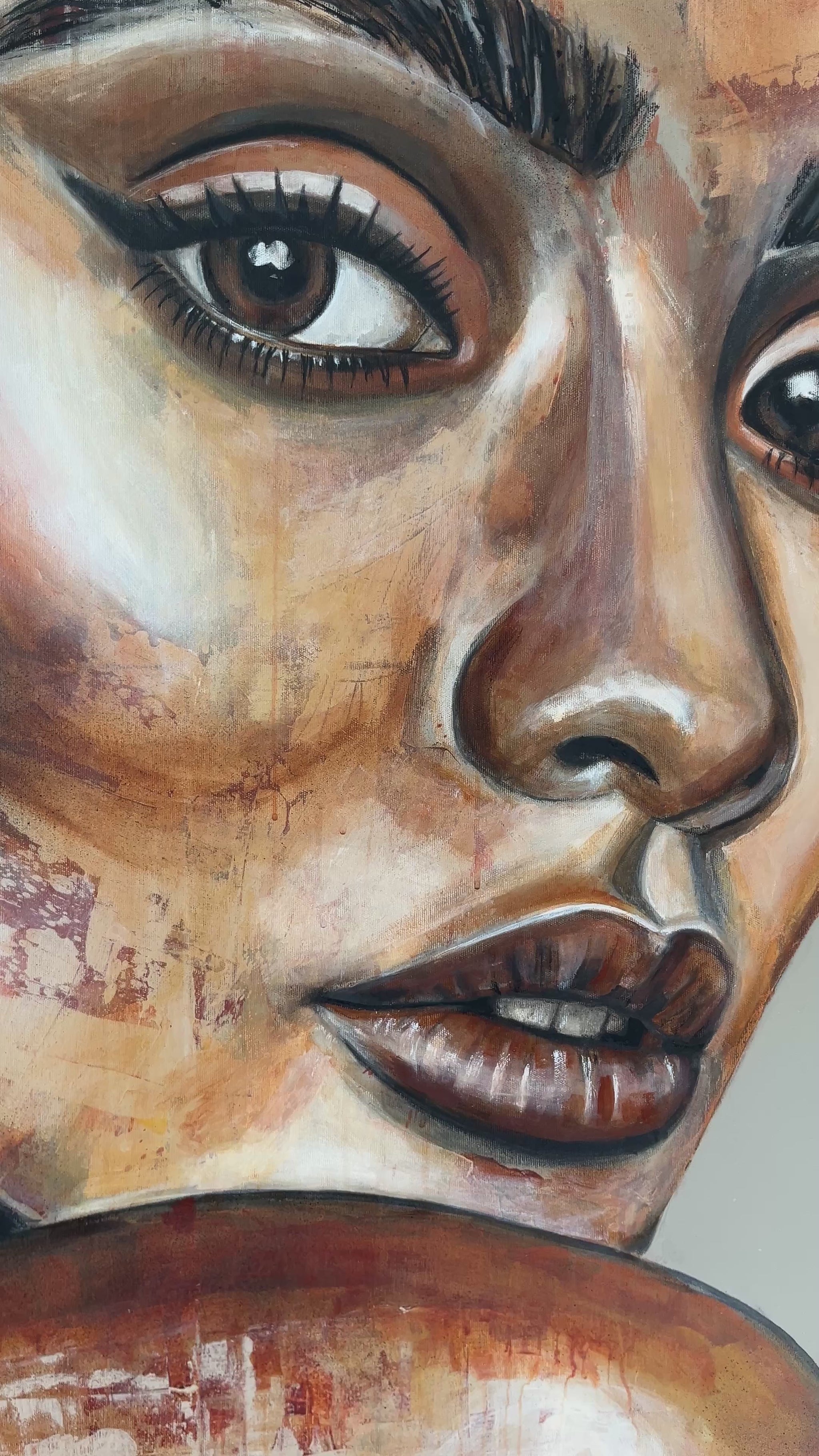 Videós bemutató Mező Mariann Last Goodbye című 120x100 cm-es festményéről a falon, bemutatva a térbeli elhelyezkedést közelítéssel és távolodással.